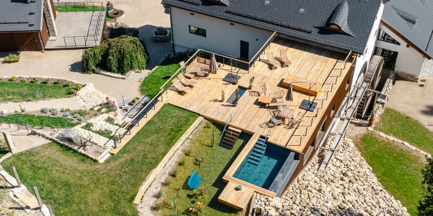 Sundeck 1